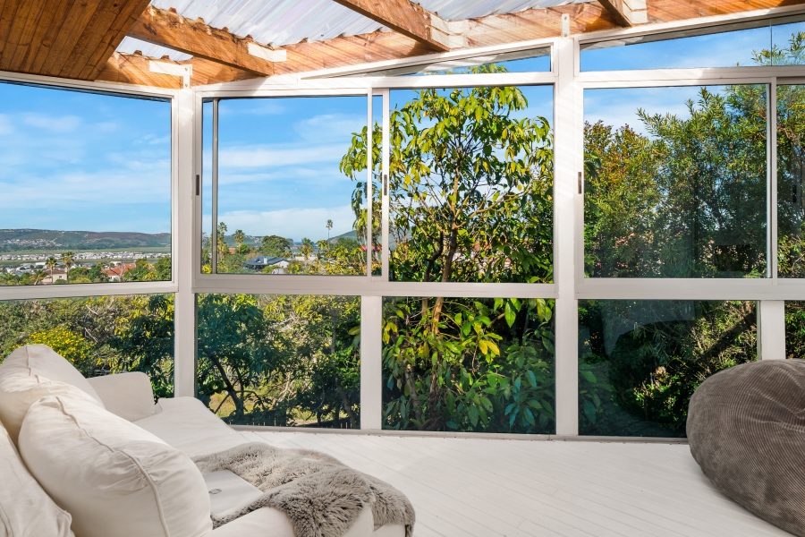 5 Bedroom Property for Sale in Heuwelkruin Western Cape